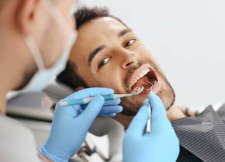 ¿Qué causa el dolor en los dientes?